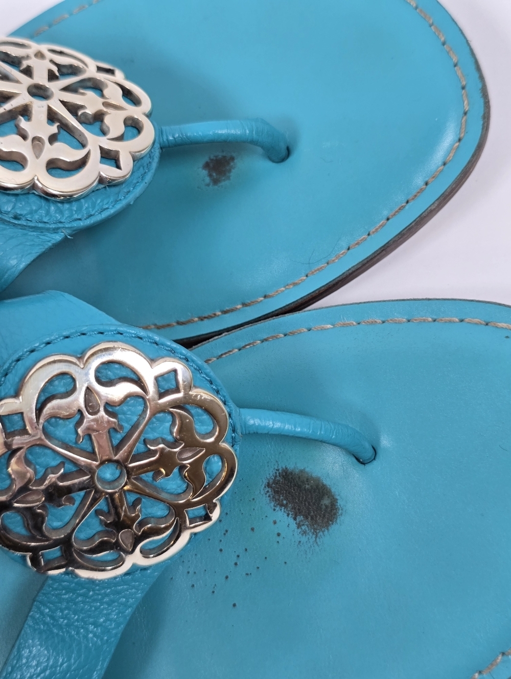 Brighton Alice Ferrara Turquoise Blue Leather Silver Medallion Thong Sandals Sz9 - Picture 6 of 9